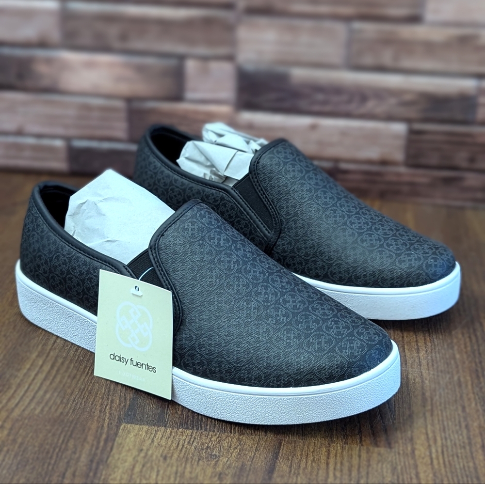 NWT Daisy Fuentes Vegan Slide on Sneakers Size US 9 M